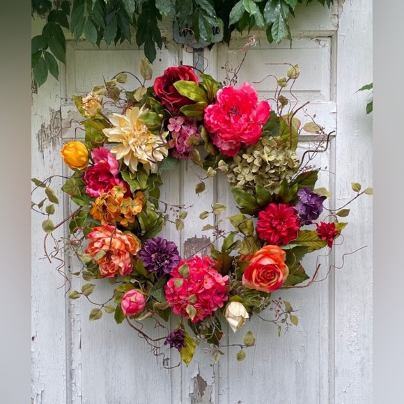 GORGEOUS FLORAL WREATH    NEW/HANDMADE - Picture 1 of 8